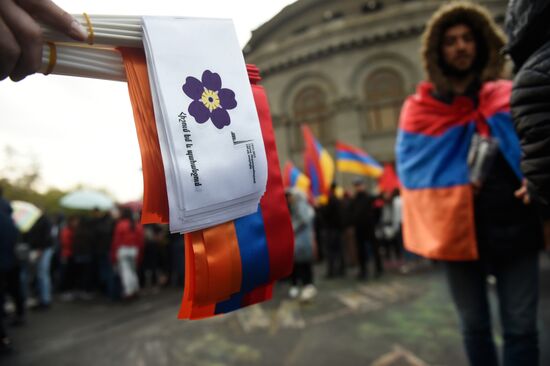 Факельное шествие в Ереване в память о жертвах геноцида армян