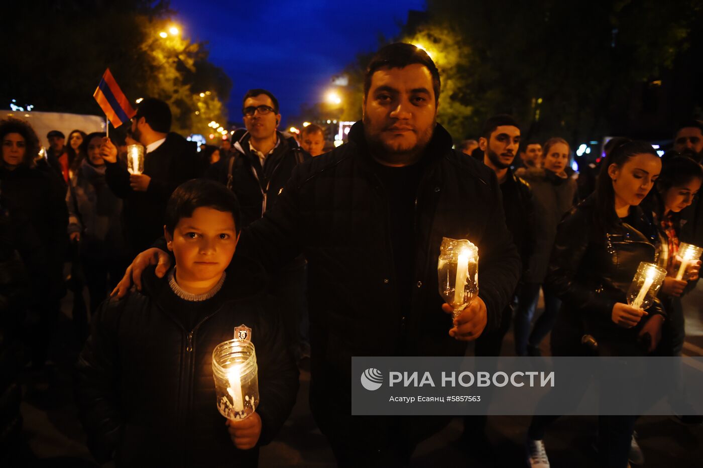 Факельное шествие в Ереване в память о жертвах геноцида армян