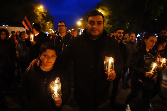 Факельное шествие в Ереване в память о жертвах геноцида армян
