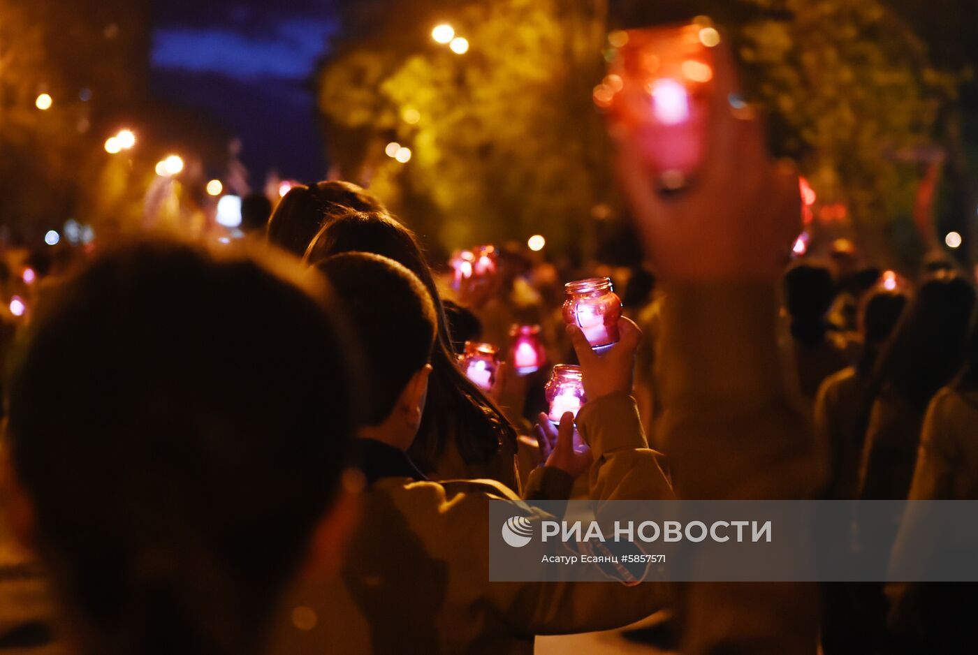Факельное шествие в Ереване в память о жертвах геноцида армян