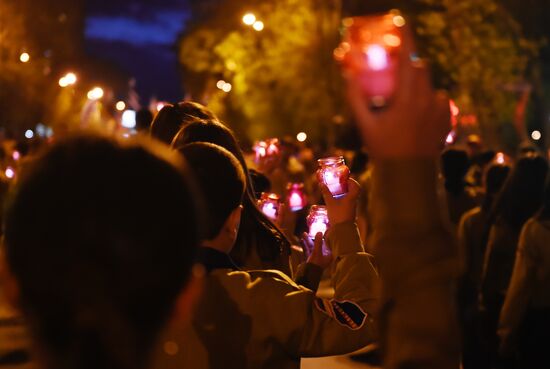 Факельное шествие в Ереване в память о жертвах геноцида армян