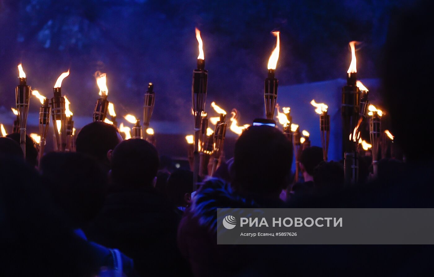 Факельное шествие в Ереване в память о жертвах геноцида армян