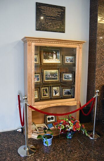 Экспозиция, посвященная Ким Чен Иру, в музее компании "Владхлеб"