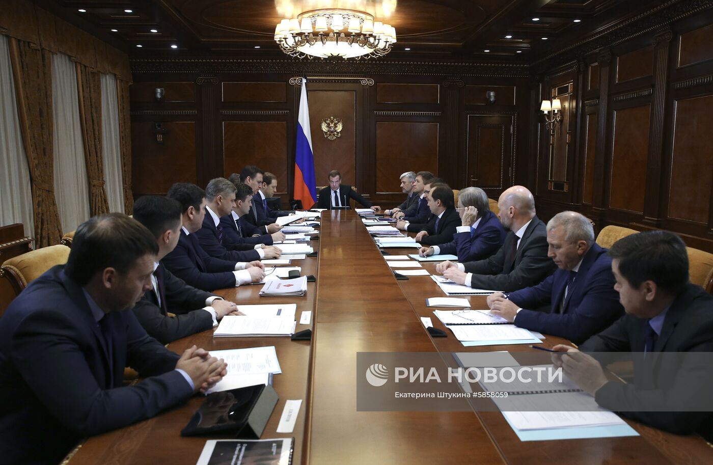 Премьер-министр РФ Д. Медведев провел заседание правительственной комиссии по импортозамещению