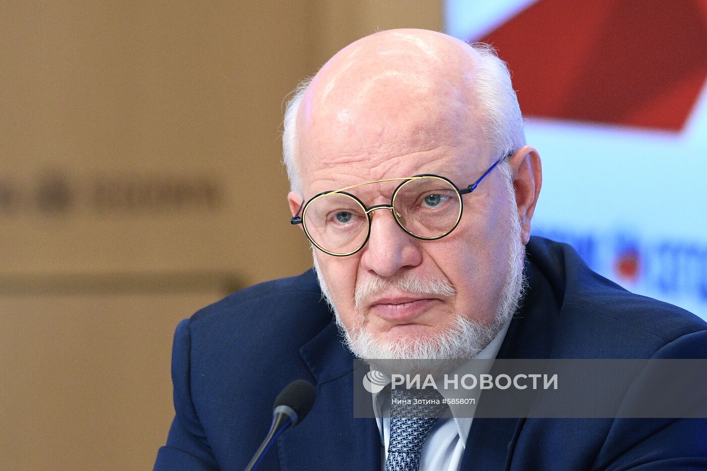 Круглый стол "Нарушение прав журналистов от Украины до Великобритании"