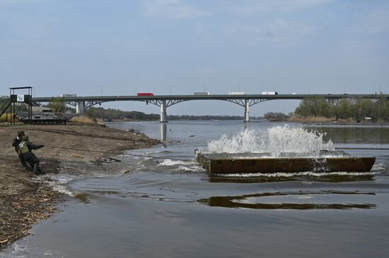 Понтонно-мостовая переправа через Северский Донец