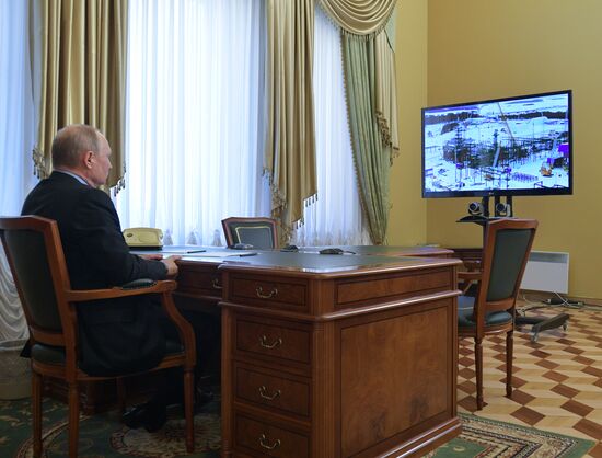 Рабочая поездка президента РФ В. Путина в Санкт-Петербург. День второй
