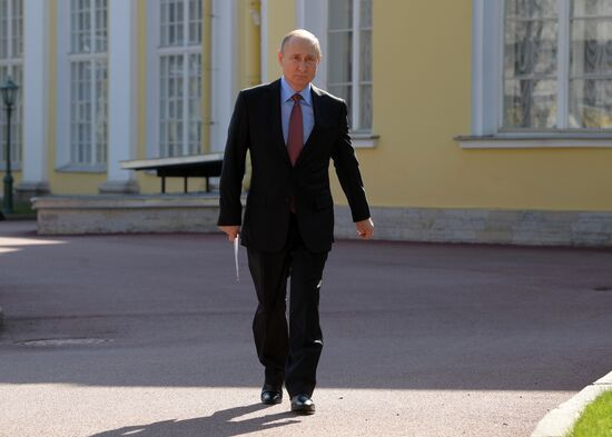 Рабочая поездка президента РФ В. Путина в Санкт-Петербург. День второй