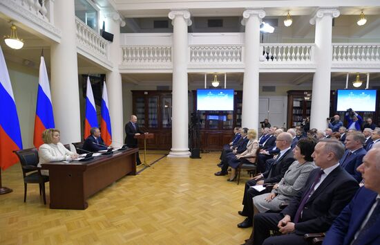 Рабочая поездка президента РФ В. Путина в Санкт-Петербург. День второй