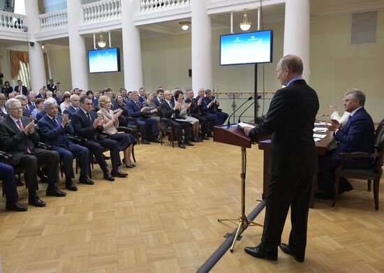 Рабочая поездка президента РФ В. Путина в Санкт-Петербург. День второй