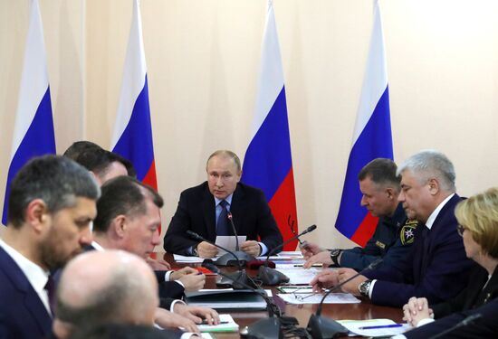 Президент РФ В. Путин провел совещание по вопросу ликвидации последствий природных пожаров в Забайкальском крае