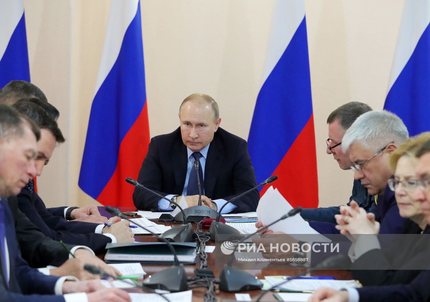Президент РФ В. Путин провел совещание по вопросу ликвидации последствий природных пожаров в Забайкальском крае