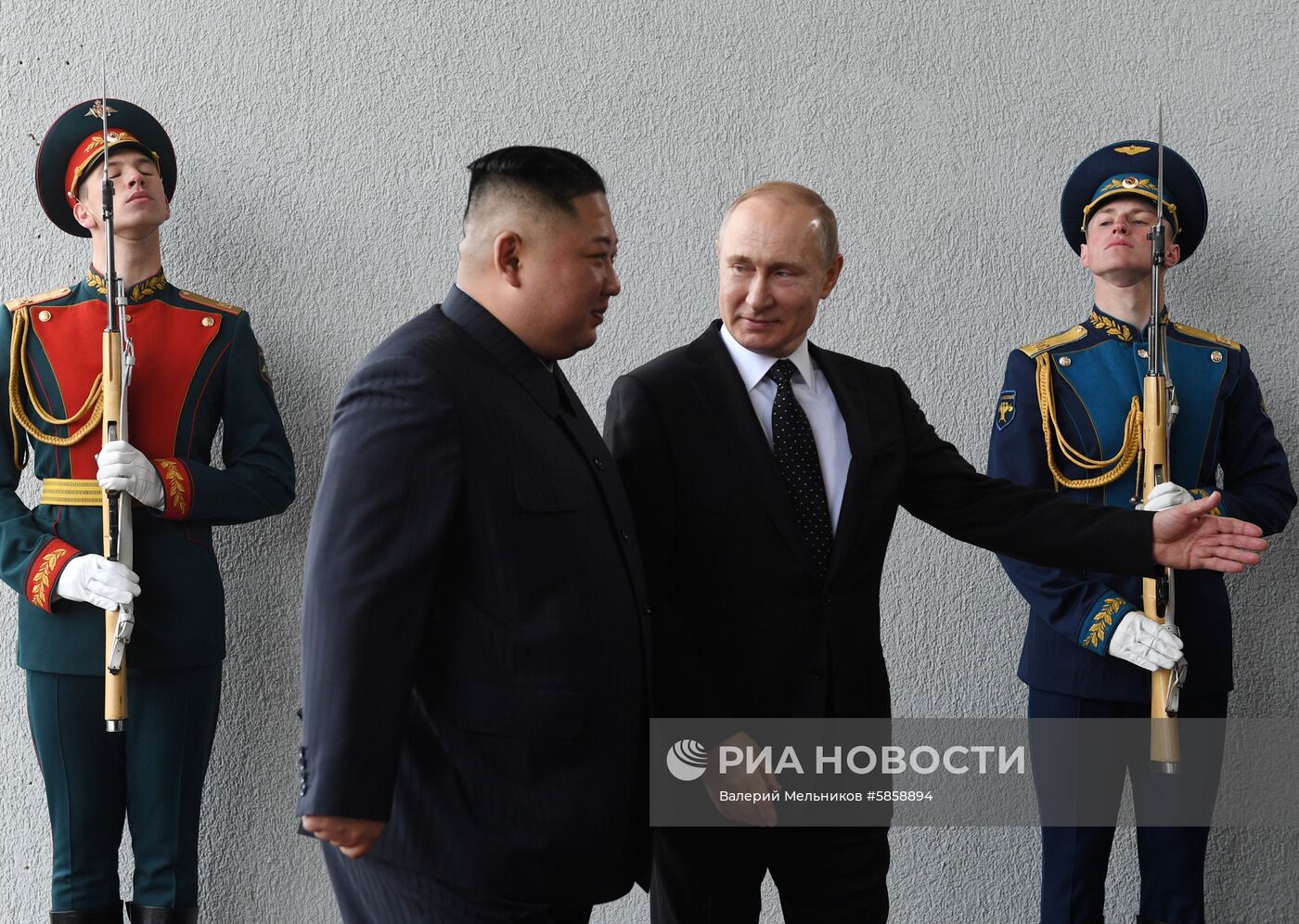 Президент РФ В. Путин встретился с лидером КНДР Ким Чен Ыном