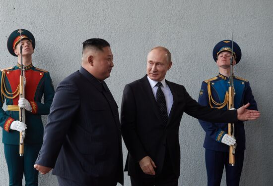 Президент РФ В. Путин встретился с лидером КНДР Ким Чен Ыном