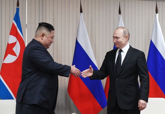 Президент РФ В. Путин встретился с лидером КНДР Ким Чен Ыном