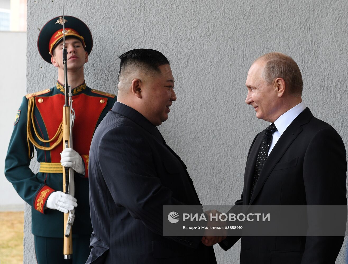 Президент РФ В. Путин встретился с лидером КНДР Ким Чен Ыном