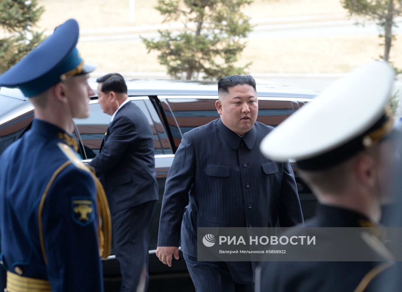 Президент РФ В. Путин встретился с лидером КНДР Ким Чен Ыном