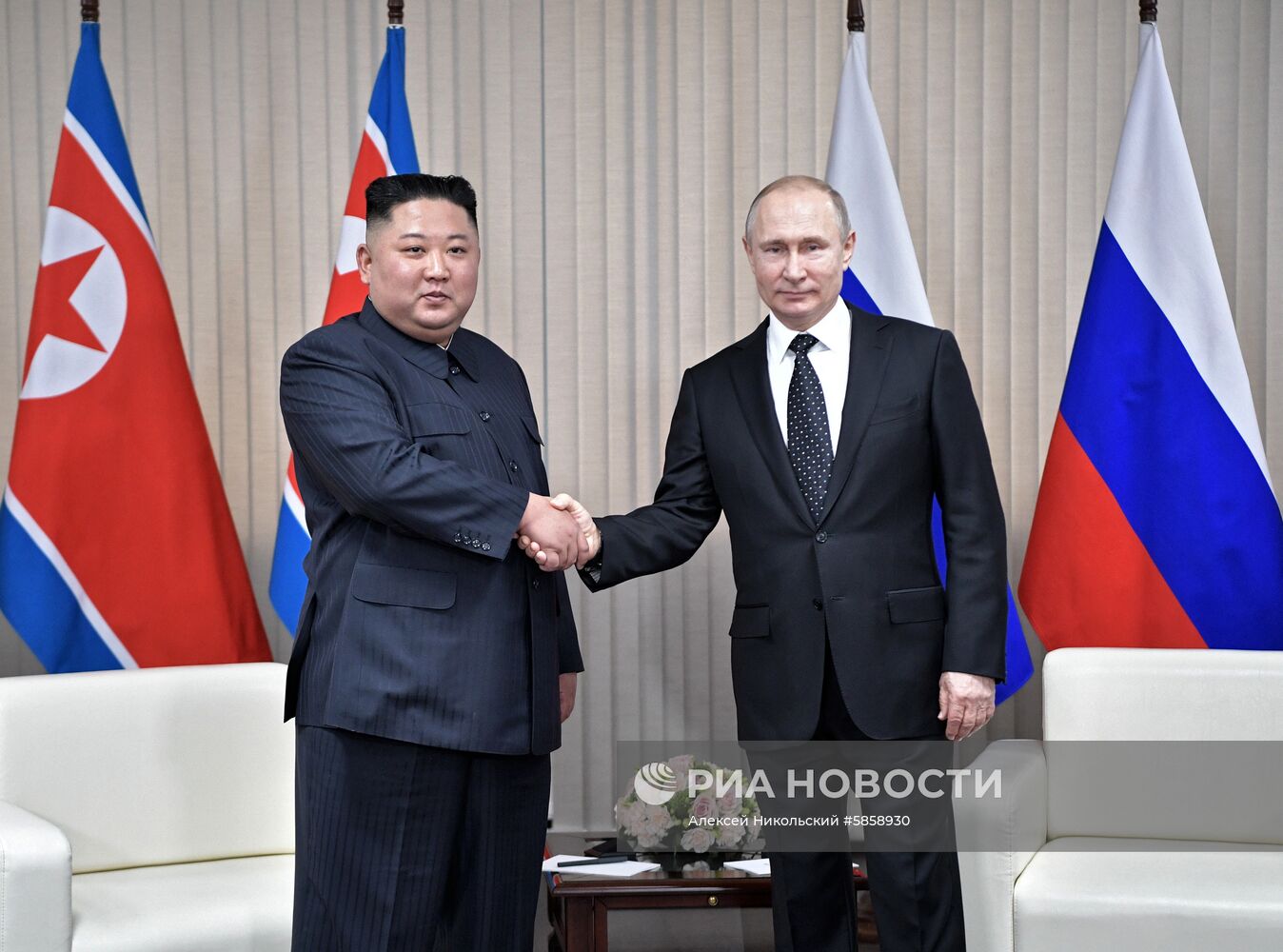 Президент РФ В. Путин встретился с лидером КНДР Ким Чен Ыном