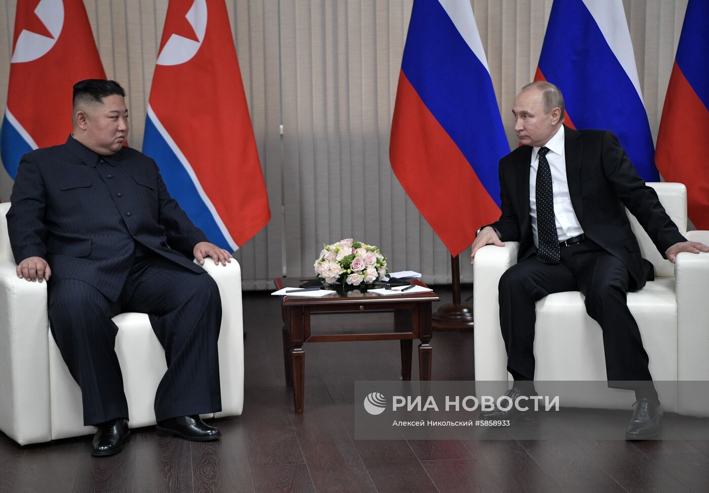 Президент РФ В. Путин встретился с лидером КНДР Ким Чен Ыном