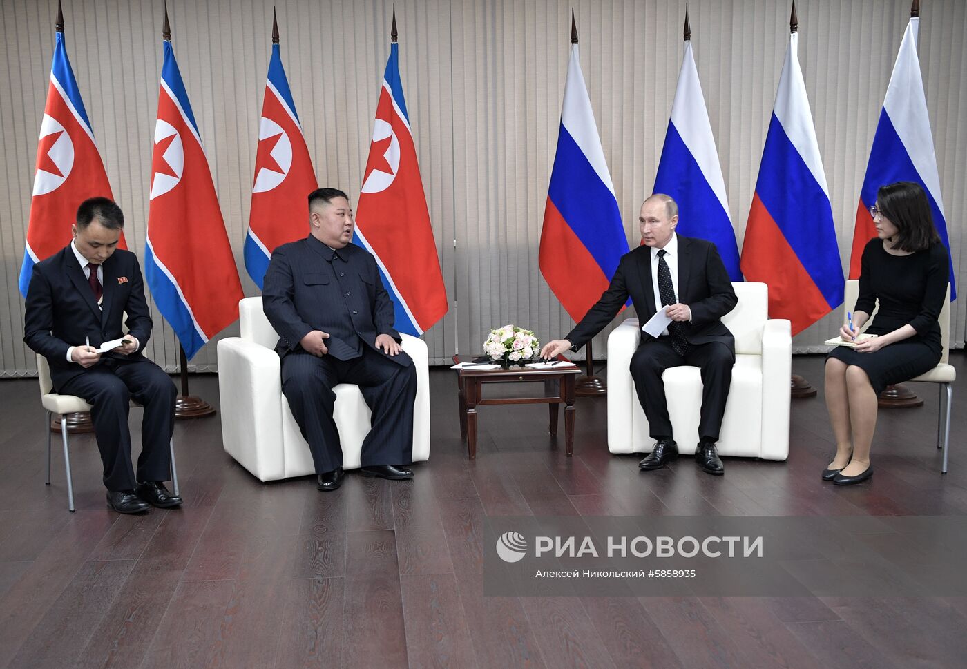 Президент РФ В. Путин встретился с лидером КНДР Ким Чен Ыном