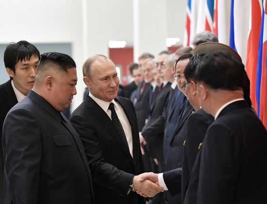 Президент РФ В. Путин встретился с лидером КНДР Ким Чен Ыном