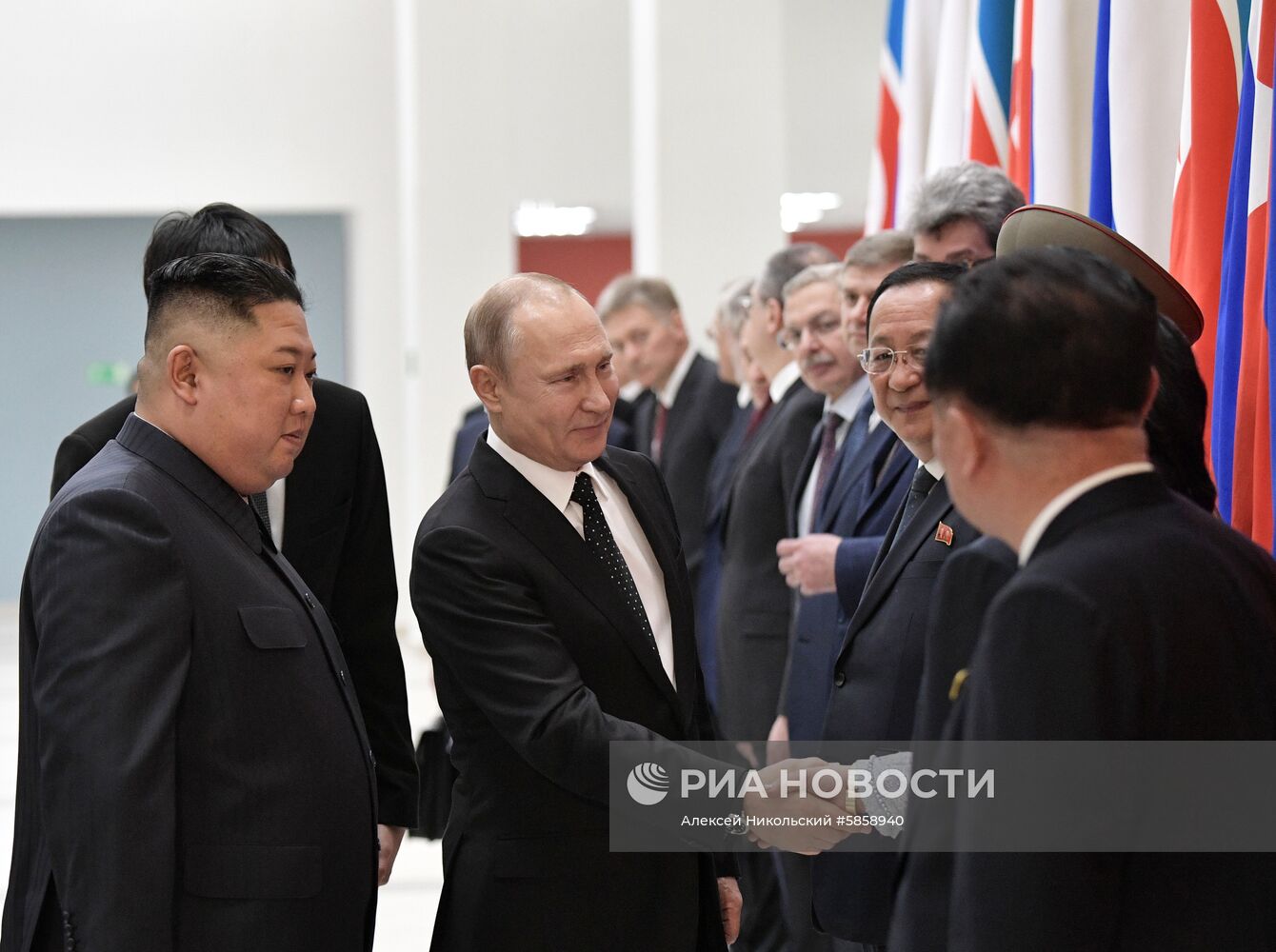 Президент РФ В. Путин встретился с лидером КНДР Ким Чен Ыном