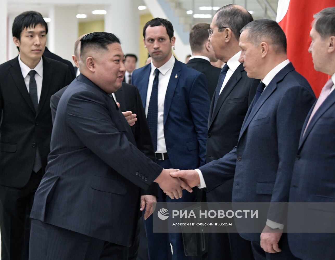 Президент РФ В. Путин встретился с лидером КНДР Ким Чен Ыном