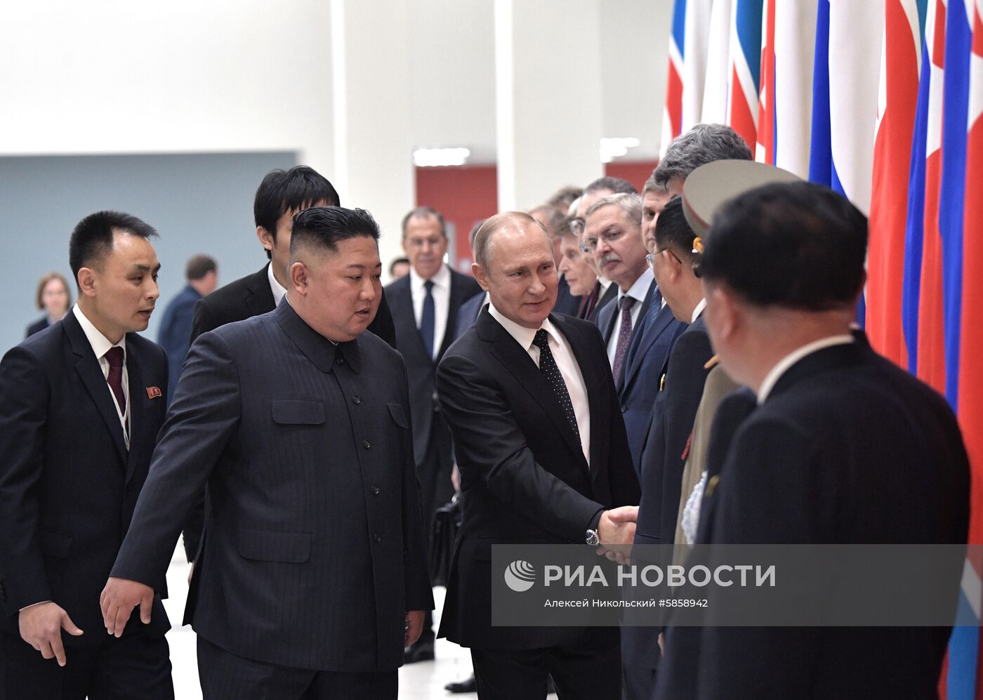 Президент РФ В. Путин встретился с лидером КНДР Ким Чен Ыном