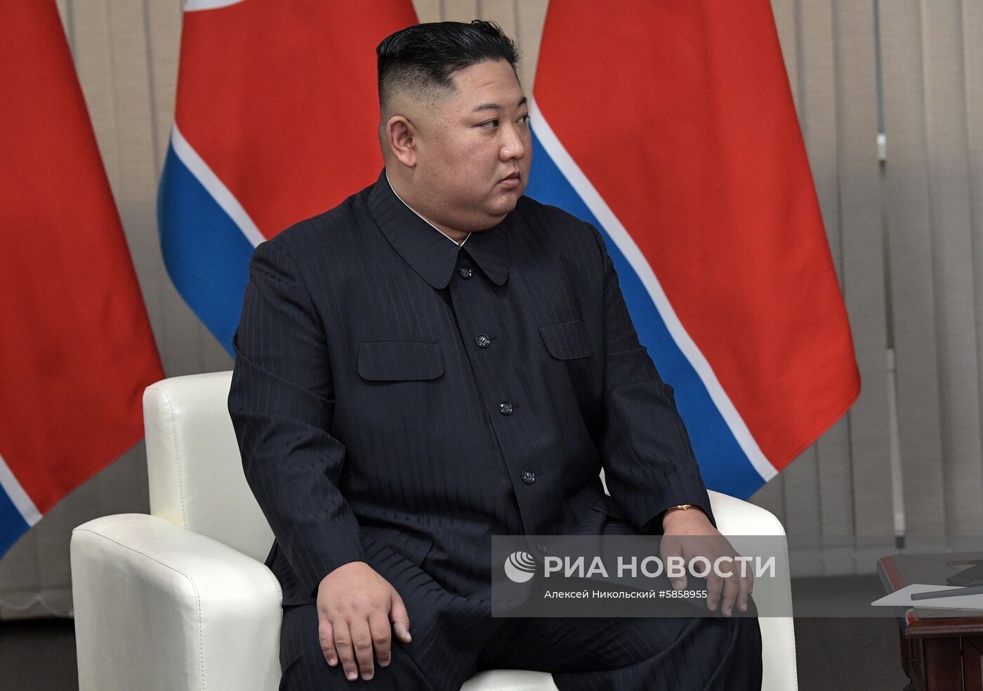 Президент РФ В. Путин встретился с лидером КНДР Ким Чен Ыном