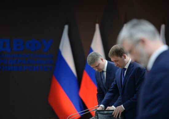 Президент РФ В. Путин встретился с лидером КНДР Ким Чен Ыном