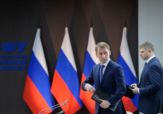 Президент РФ В. Путин встретился с лидером КНДР Ким Чен Ыном