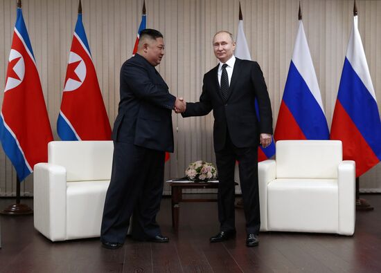 Президент РФ В. Путин встретился с лидером КНДР Ким Чен Ыном