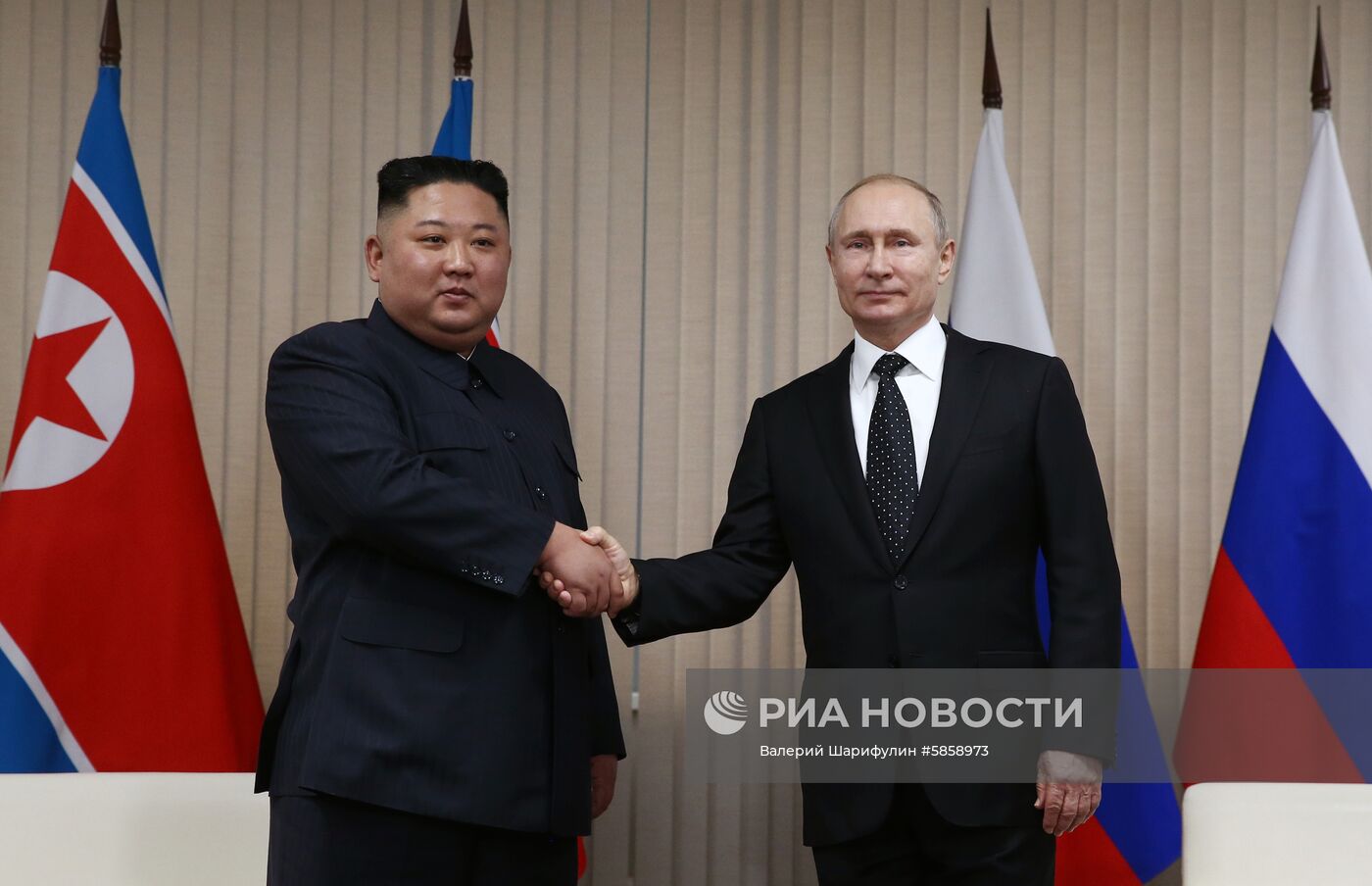 Президент РФ В. Путин встретился с лидером КНДР Ким Чен Ыном