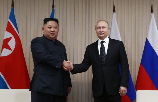 Президент РФ В. Путин встретился с лидером КНДР Ким Чен Ыном