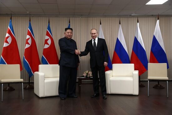 Президент РФ В. Путин встретился с лидером КНДР Ким Чен Ыном