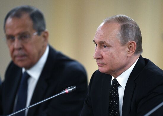 Президент РФ В. Путин встретился с лидером КНДР Ким Чен Ыном