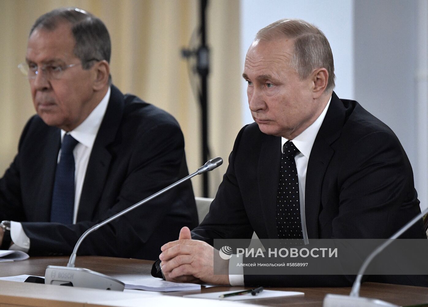 Президент РФ В. Путин встретился с лидером КНДР Ким Чен Ыном