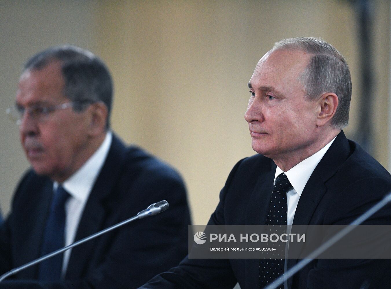 Президент РФ В. Путин встретился с лидером КНДР Ким Чен Ыном