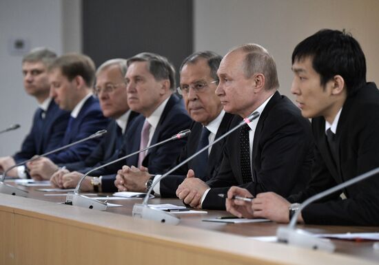 Президент РФ В. Путин встретился с лидером КНДР Ким Чен Ыном