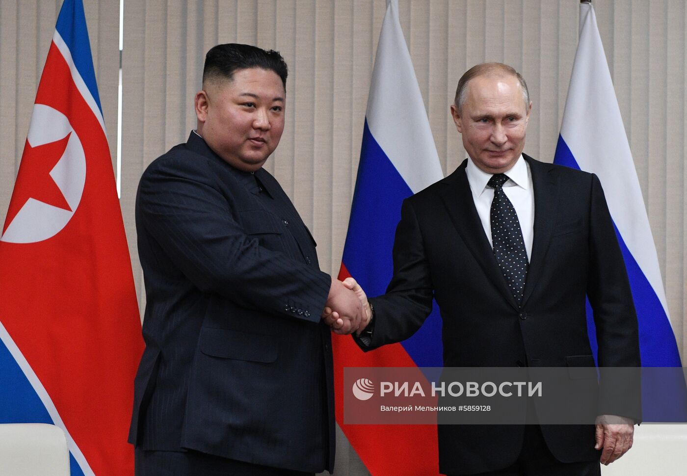 Президент РФ В. Путин встретился с лидером КНДР Ким Чен Ыном