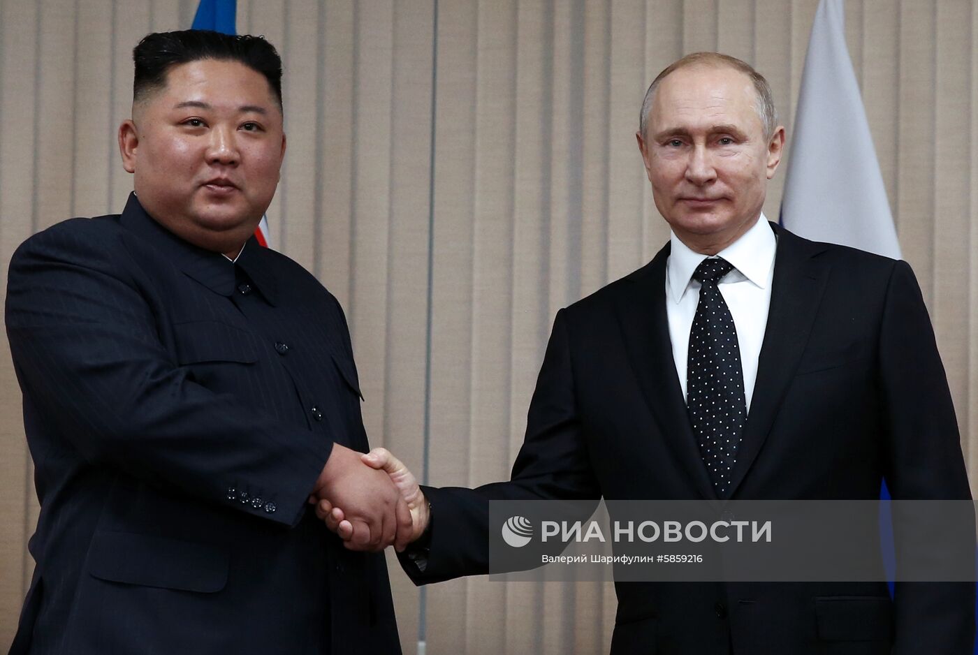 Президент РФ В. Путин встретился с лидером КНДР Ким Чен Ыном