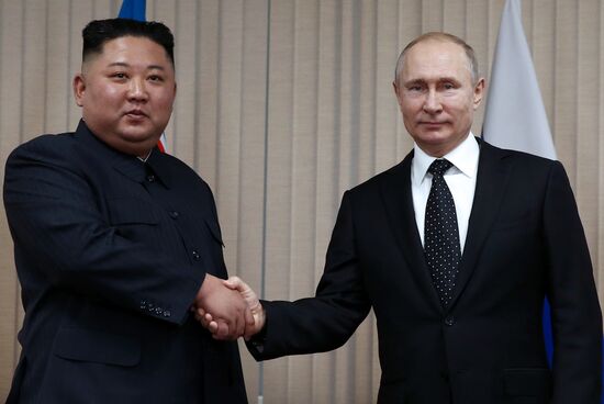 Президент РФ В. Путин встретился с лидером КНДР Ким Чен Ыном