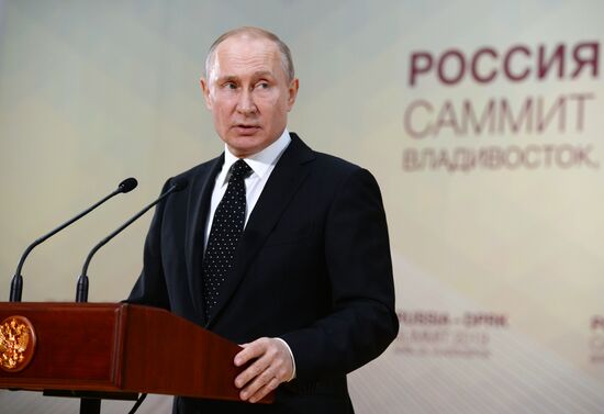 Президент РФ В. Путин встретился с лидером КНДР Ким Чен Ыном
