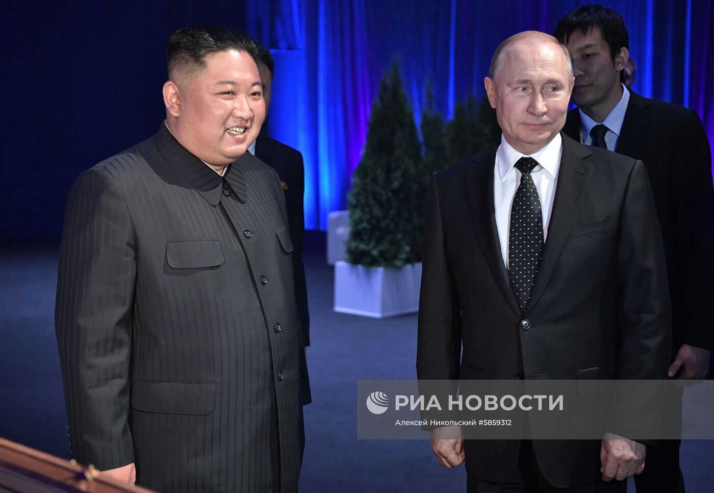 Президент РФ В. Путин встретился с лидером КНДР Ким Чен Ыном