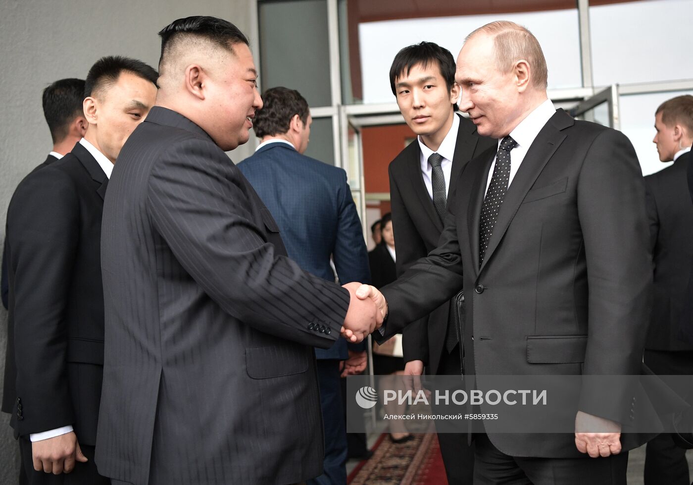 Президент РФ В. Путин встретился с лидером КНДР Ким Чен Ыном