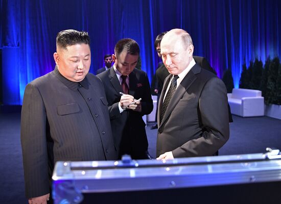 Президент РФ В. Путин встретился с лидером КНДР Ким Чен Ыном