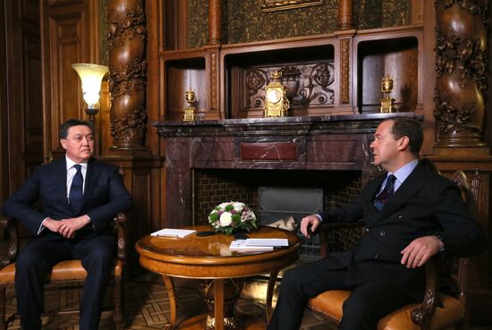 Встреча премьер-министра РФ Д. Медведева с премьер-министром Казахстана А. Маминым