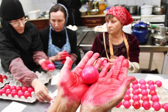 Подготовка к Пасхе в женском монастыре в Забайкальском крае