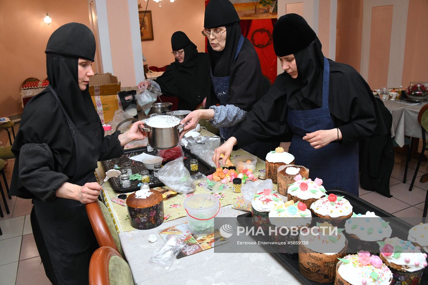 Подготовка к Пасхе в женском монастыре в Забайкальском крае