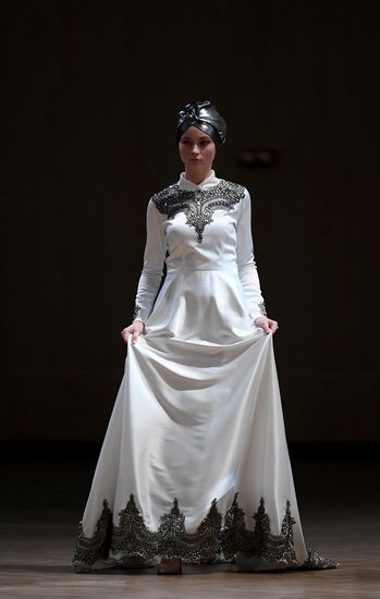 Модный показ «RUSSIA-OIC FASHIONWAY 2019»